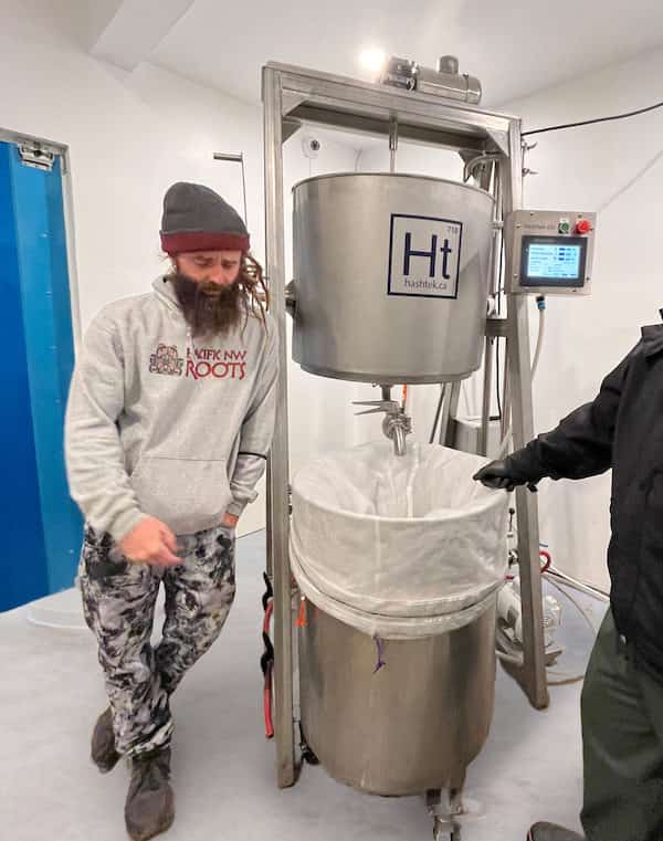 Ras Kaya Paul of Pacific NW Roots working a Hashtek 65T at the first Solventless Seminar